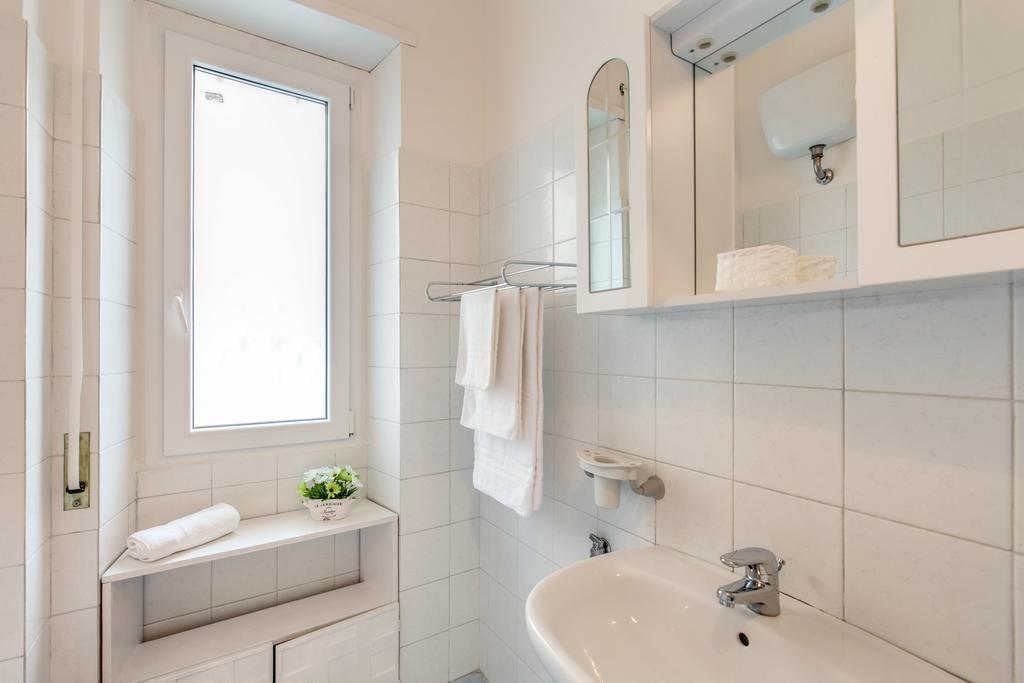 Daisy Guest House Colosseo Рим Стая снимка
