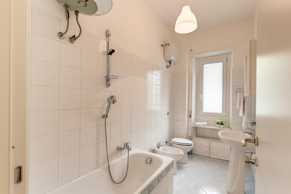 Daisy Guest House Colosseo Рим Стая снимка